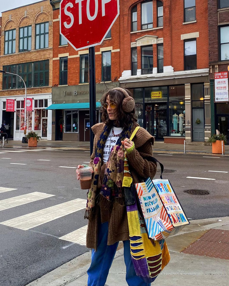 @triniti.isaida Two photos: group of volunteers with Mariposas Sin Fronteras, and volunteers doing yardwork